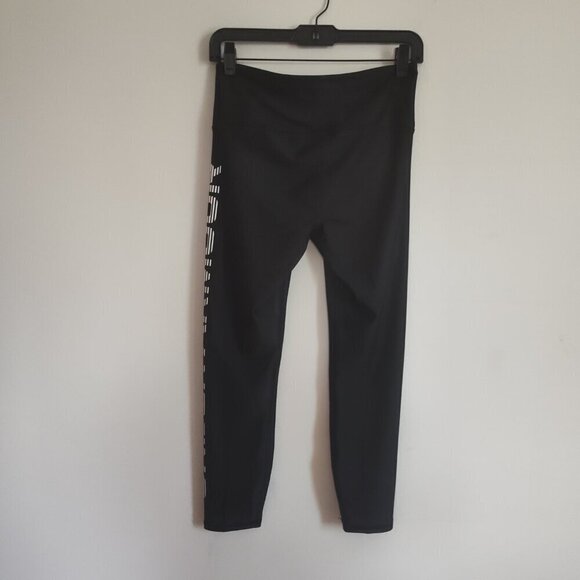 Ladies SZ M Under Armour Black Cropped Leggings - Picture 2 of 3